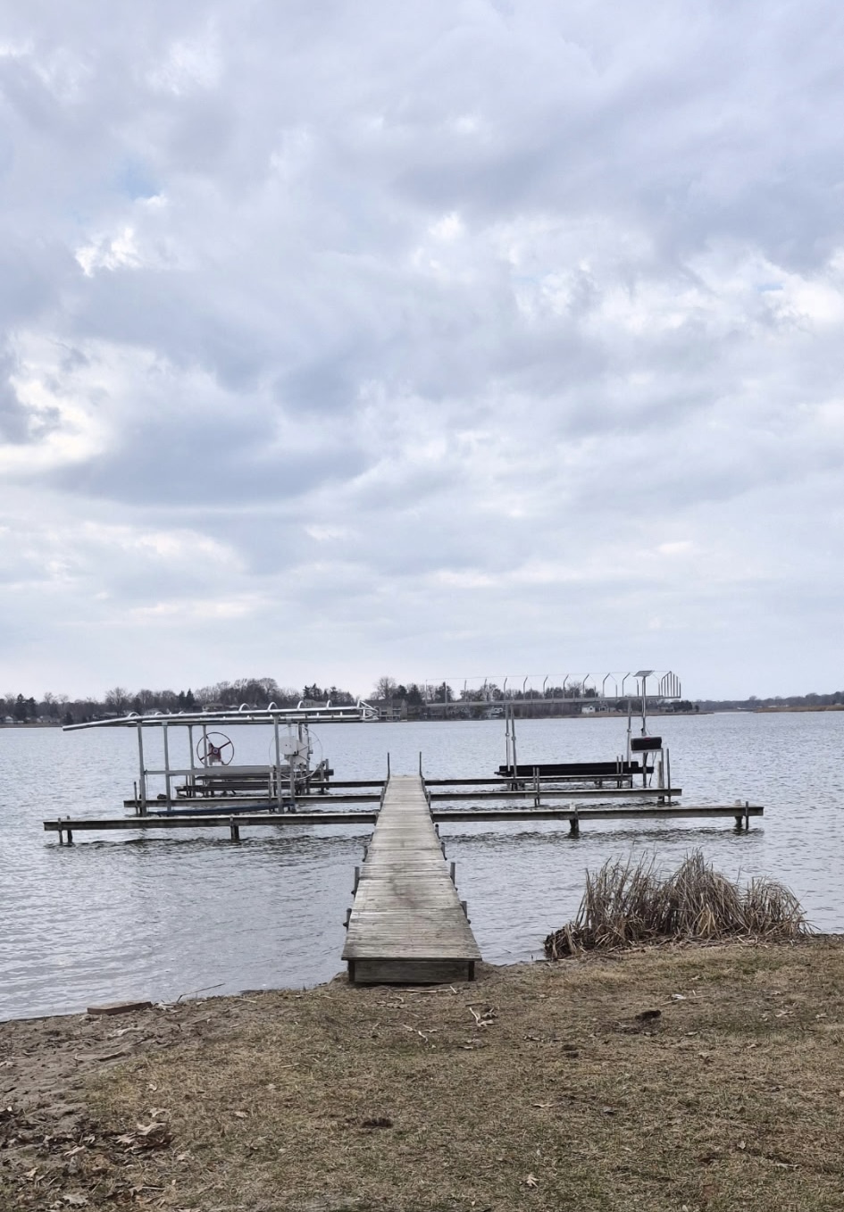 Dual boat lift system