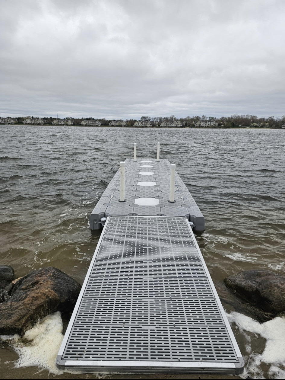 Floating dock installation