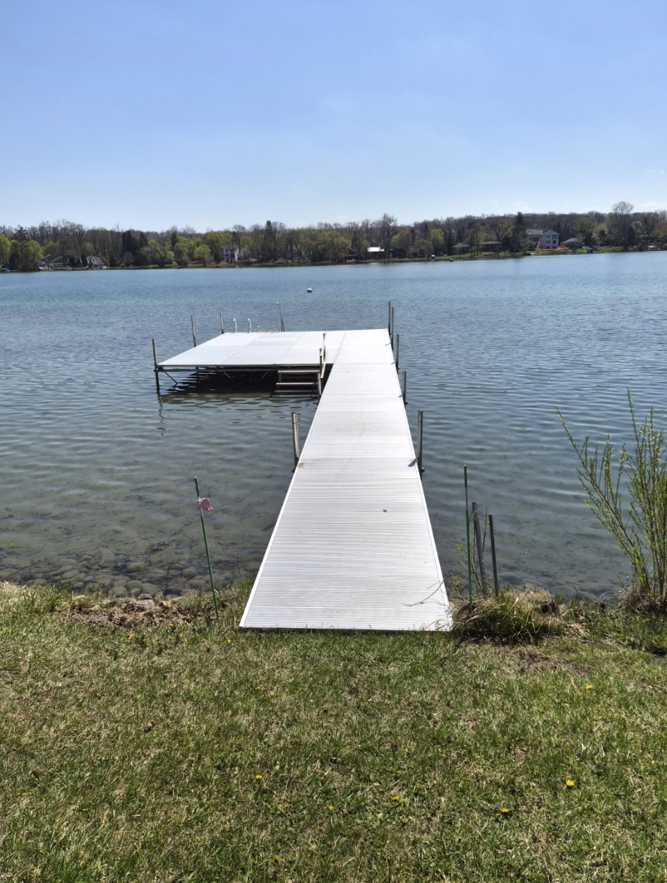 Large platform dock